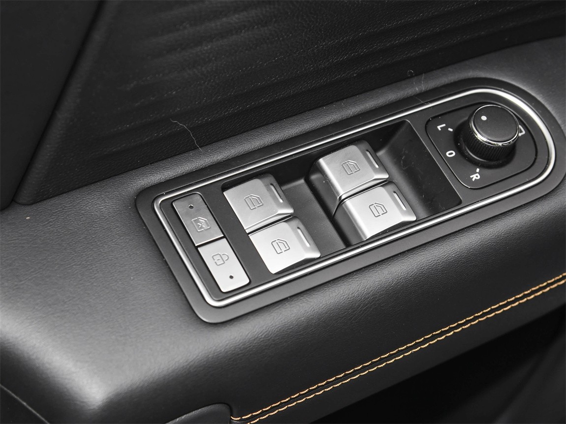 北京越野BJ30 2024款 1.5T 轻野Pro版 8