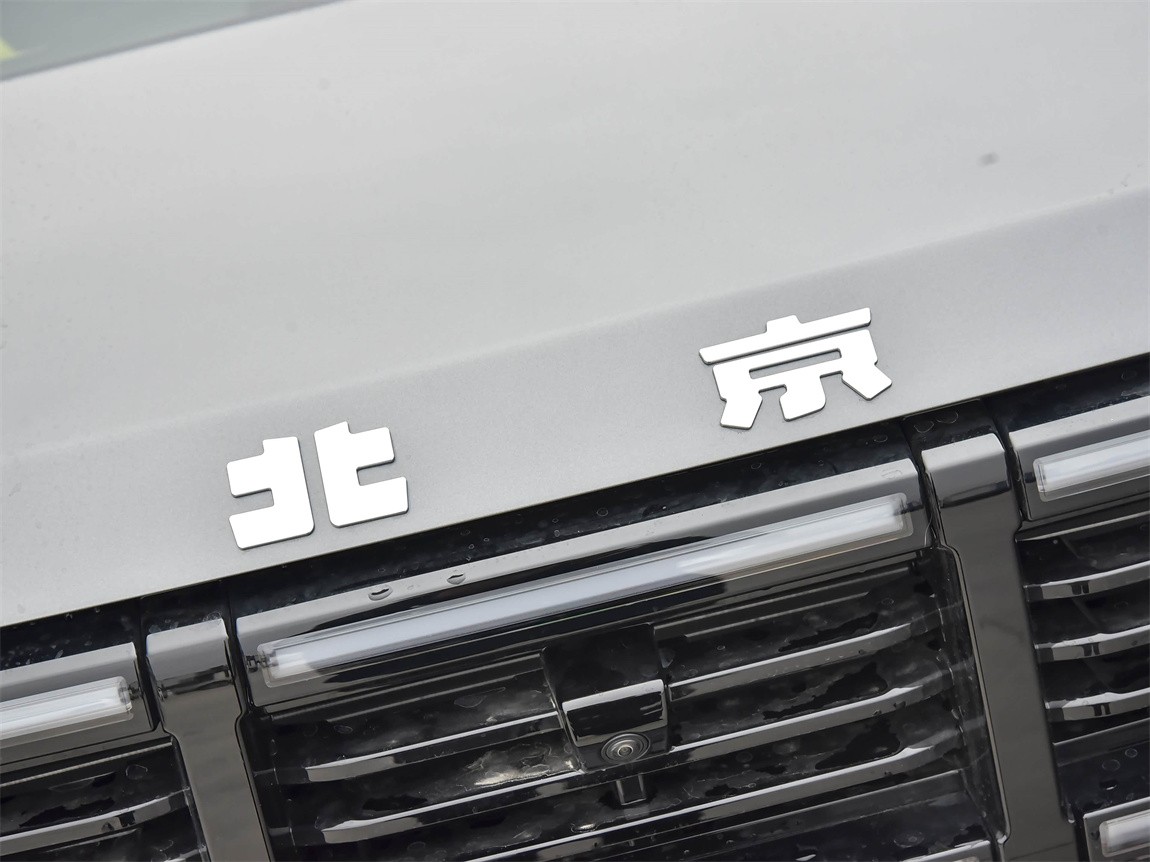 北京越野BJ40 2024款 2.0T 全新城市猎人版 先锋型 5