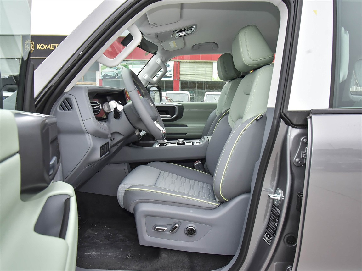 北京越野BJ40 2024款 2.0T 全新城市猎人版 先锋型 11