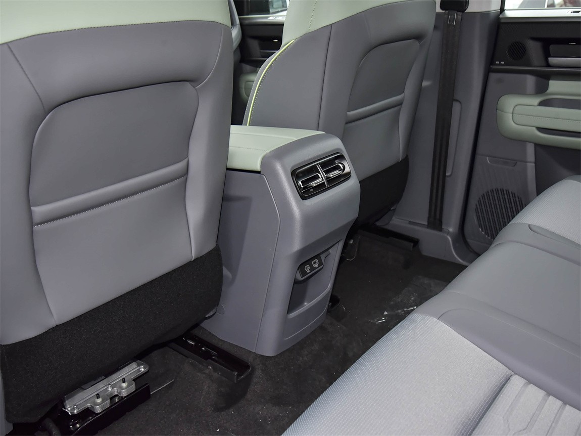 北京越野BJ40 2024款 2.0T 全新城市猎人版 先锋型 12