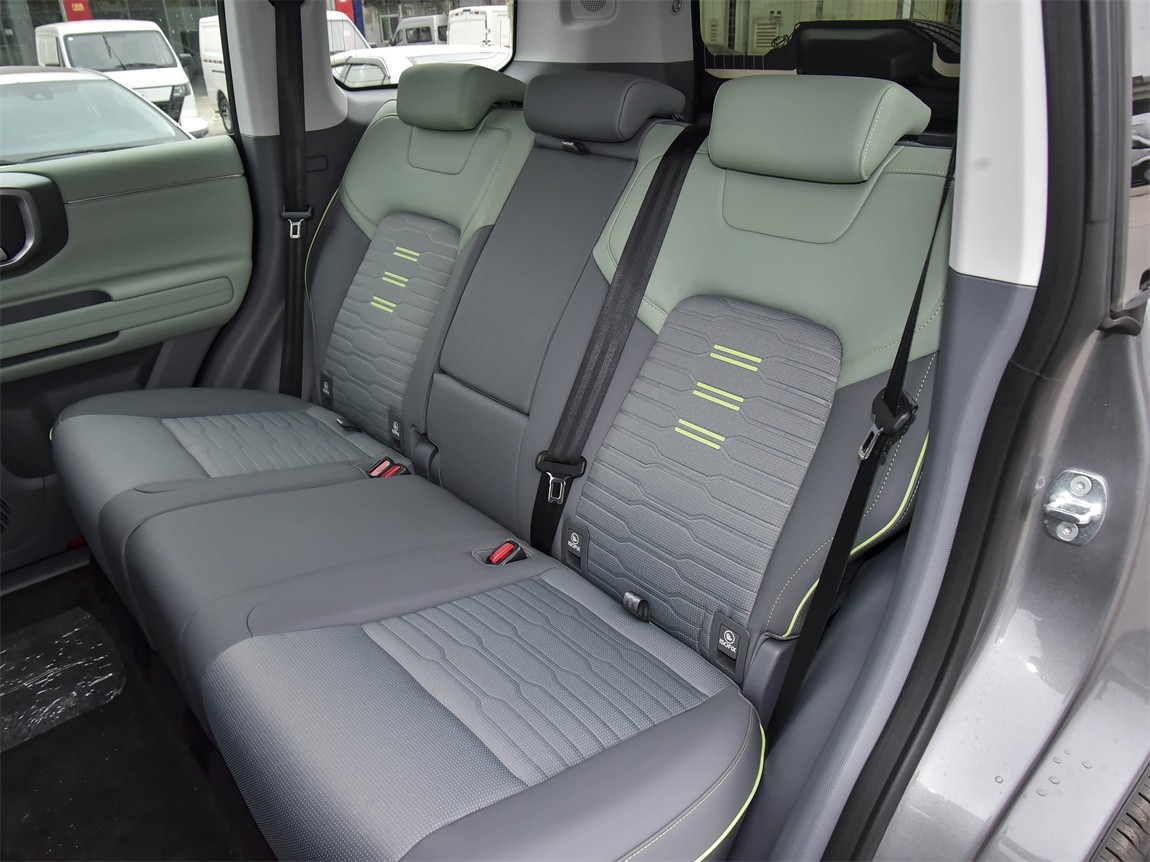 北京越野BJ40 2024款 2.0T 全新城市猎人版 先锋型 13