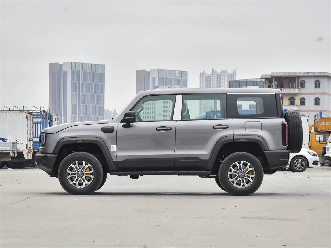 北京越野BJ40 2024款 2.0T 全新城市猎人版 先锋型 16