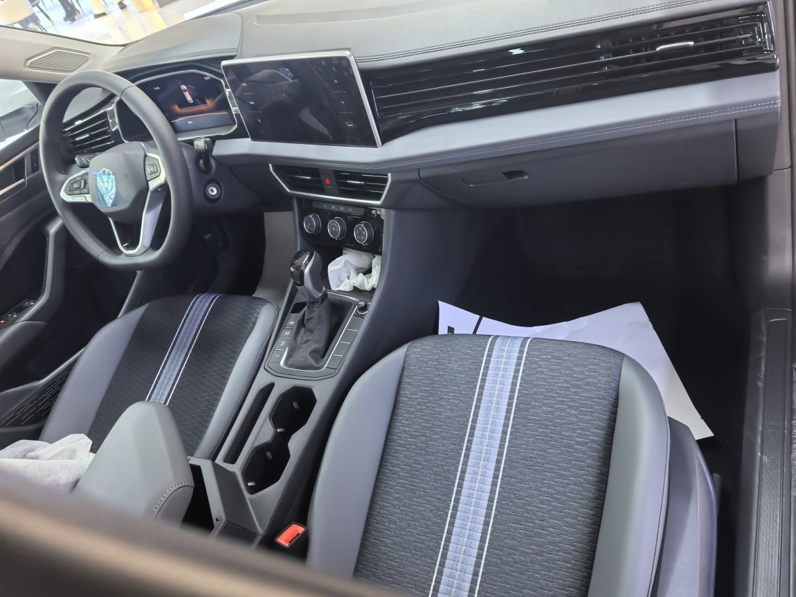 大众 速腾 2025款 300TSI DSG飞越版 6