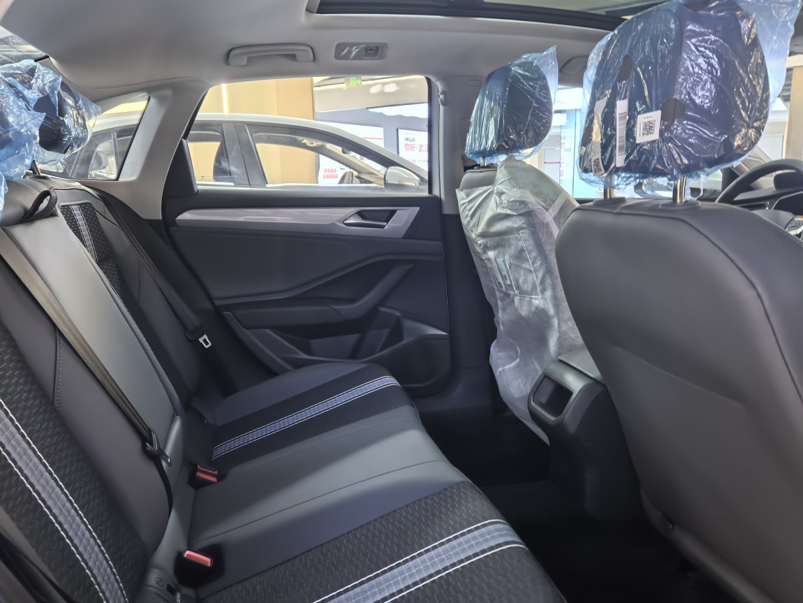 大众 速腾 2025款 300TSI DSG飞越版 7