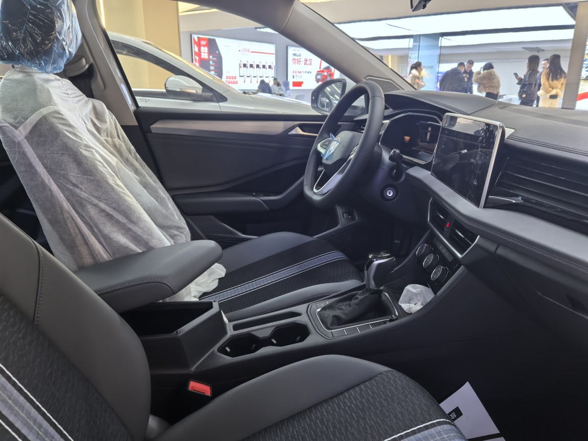 大众 速腾 2025款 300TSI DSG飞越版 8