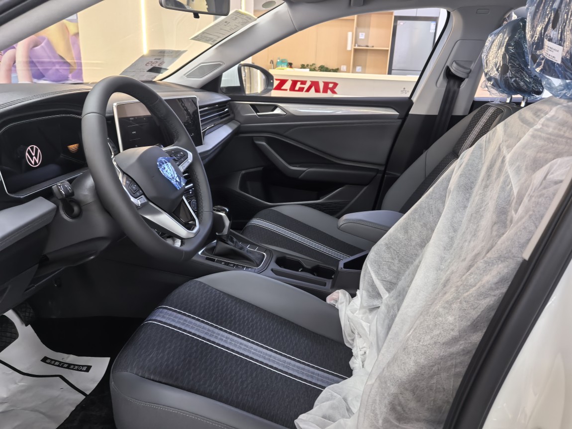 大众 速腾 2025款 300TSI DSG飞越版 12