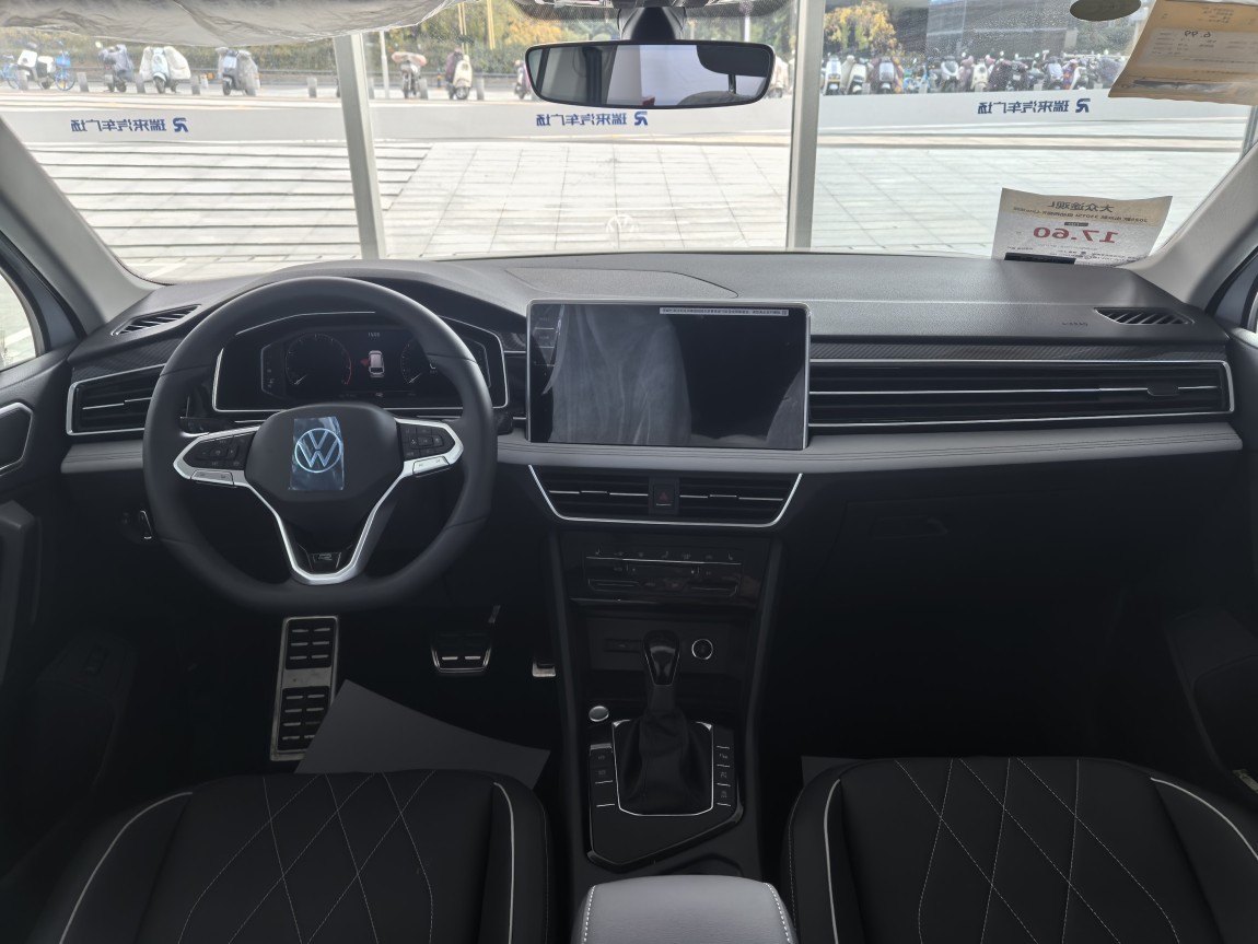 大众 途观L 2025款 出众款 330TSI 自动两驱R-Line龙耀版 7