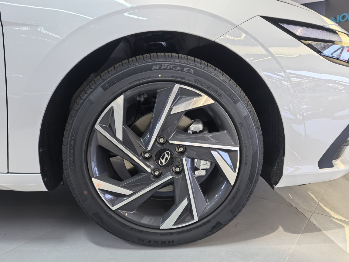 现代 伊兰特 2026款 1.5L CVT GLX精英版 11