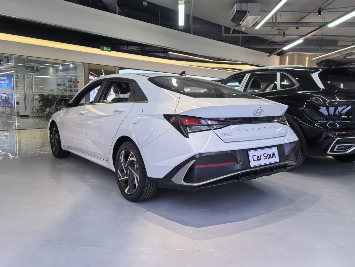 现代 伊兰特 2026款 1.5L CVT GLX精英版 12