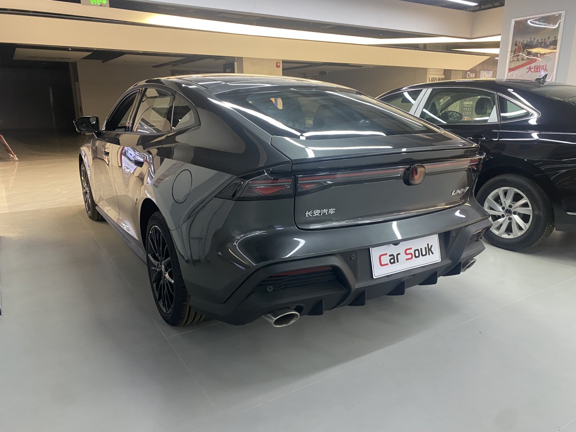 长安UNI-V 2025款 1.5T 500Bar尊贵型 8