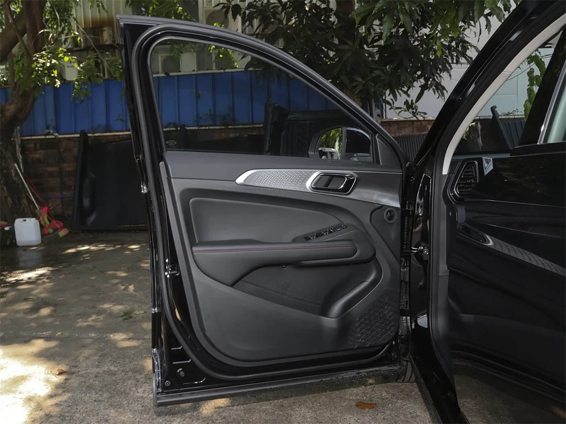 哈弗枭龙 2023款 1.5L 110KM领动版 4
