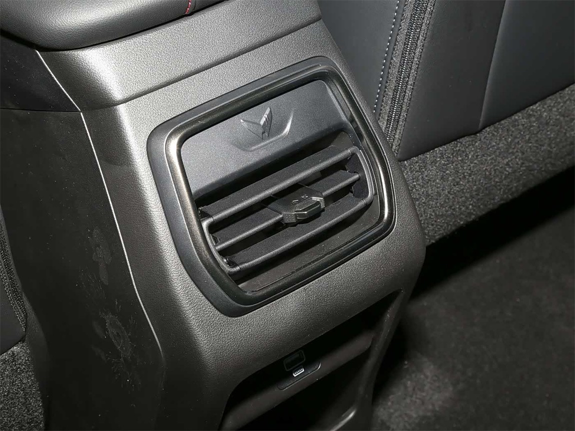 哈弗枭龙 2023款 1.5L 110KM领动版 10