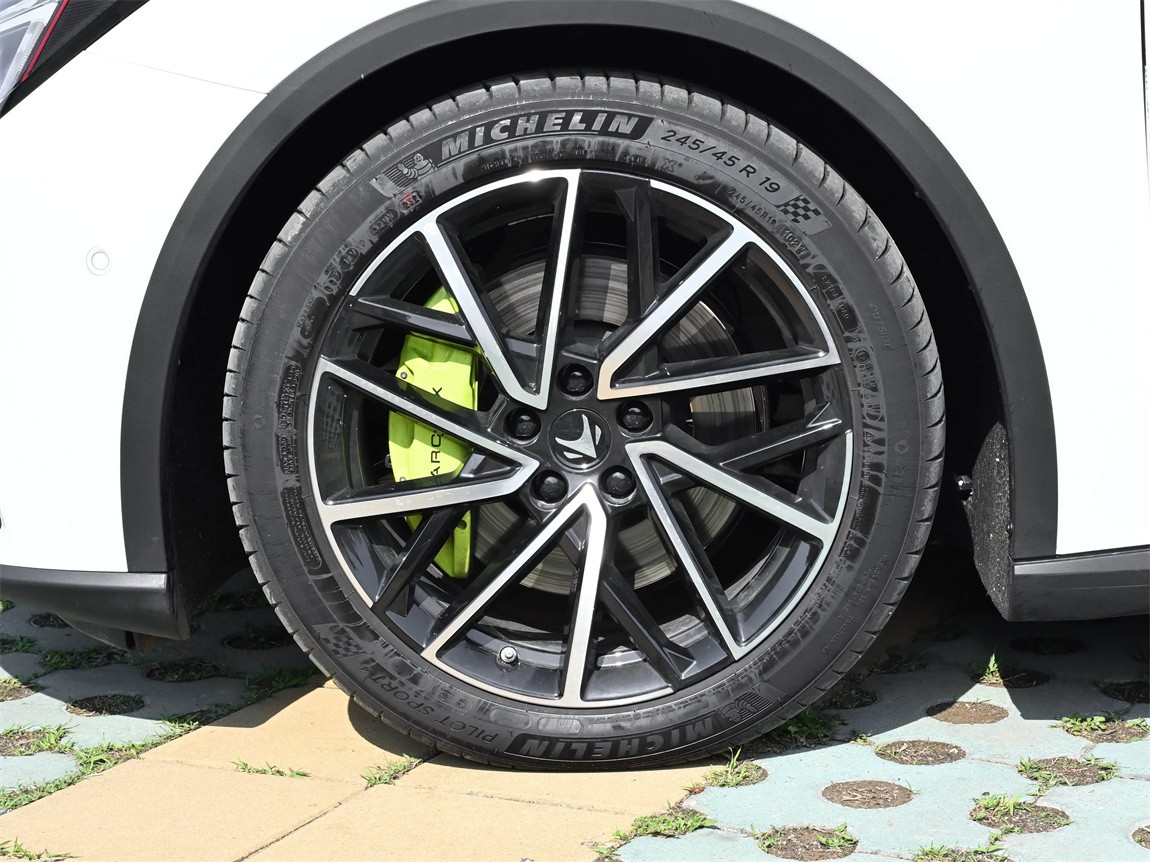 极狐 阿尔法S5 2025款 630ULTRA神行版 390kW 15
