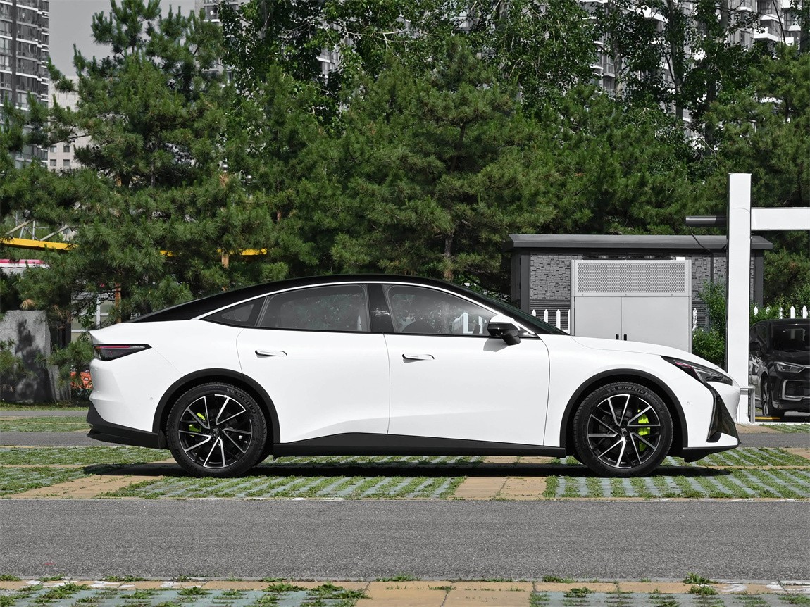 极狐 阿尔法S5 2025款 630ULTRA神行版 390kW 17