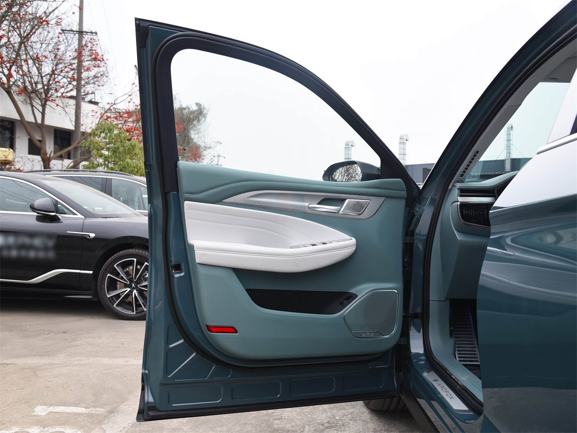 极狐 阿尔法T 2024款 688E+ 森林版PRO 160kW 6