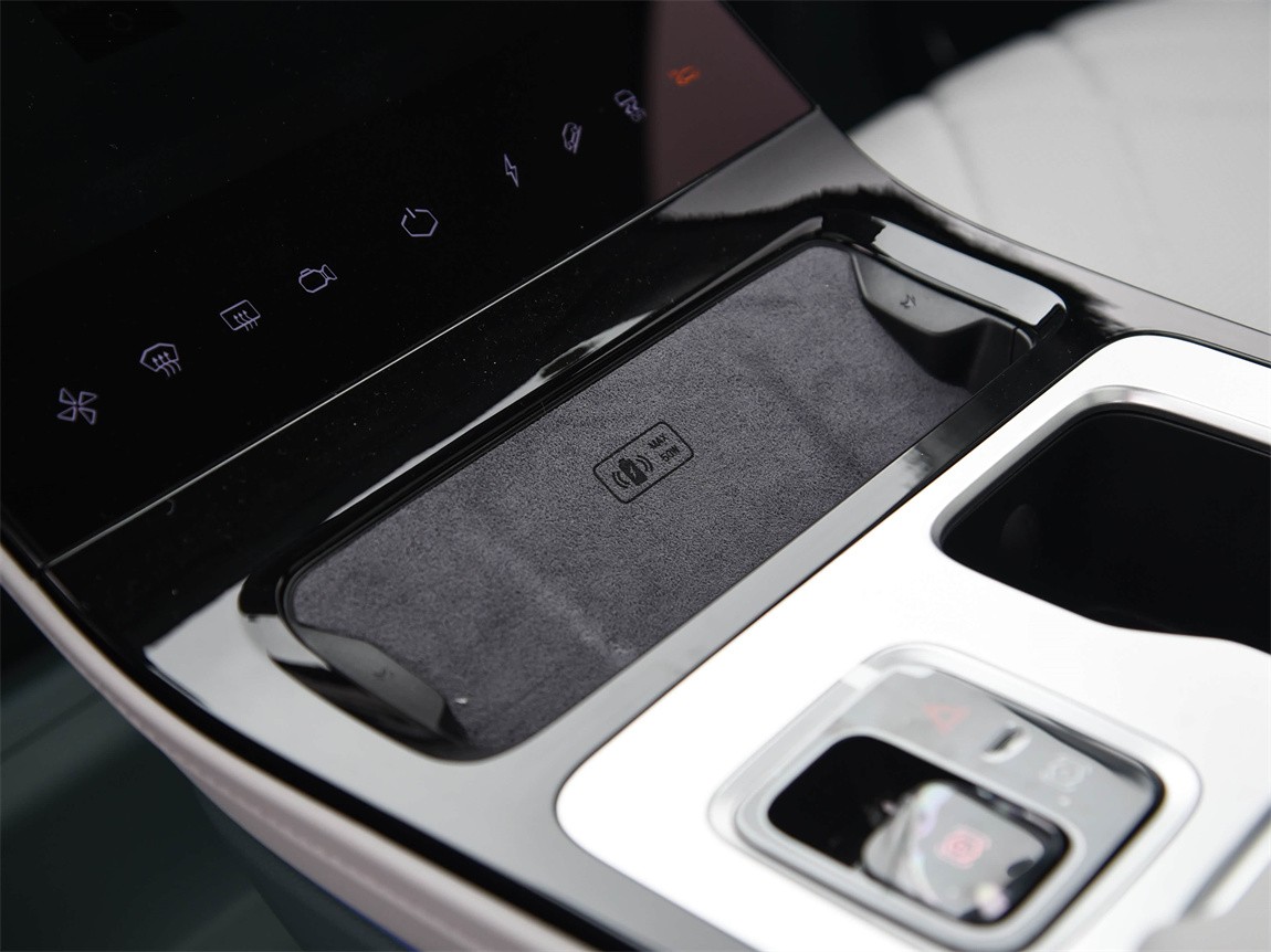 极狐 阿尔法T 2024款 688E+ 森林版PRO 160kW 10