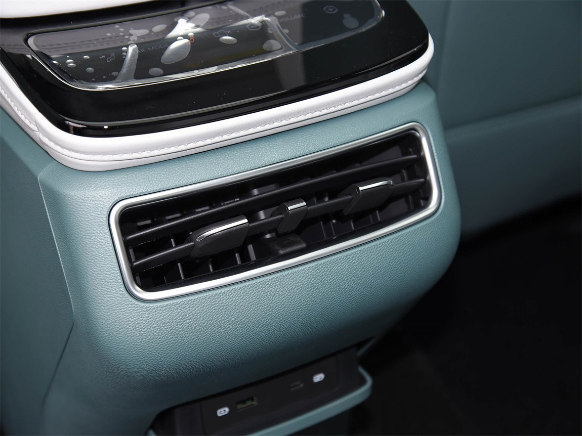 极狐 阿尔法T 2024款 688E+ 森林版PRO 160kW 12