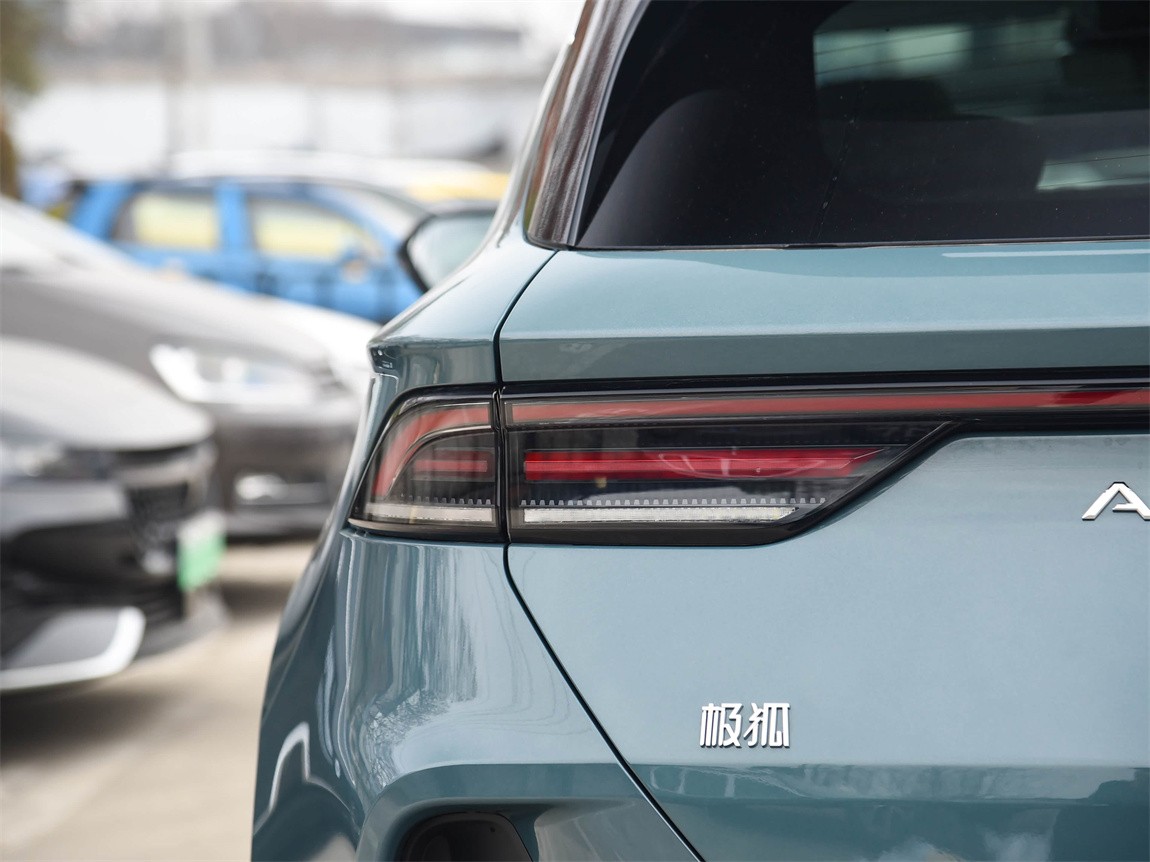 极狐 阿尔法T 2024款 688E+ 森林版PRO 160kW 21