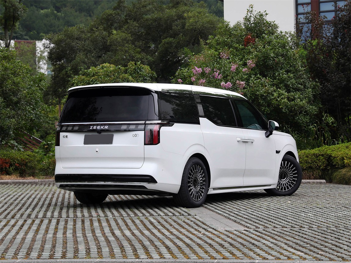 极氪009 2024款 七座过道版四驱 108kWh 18