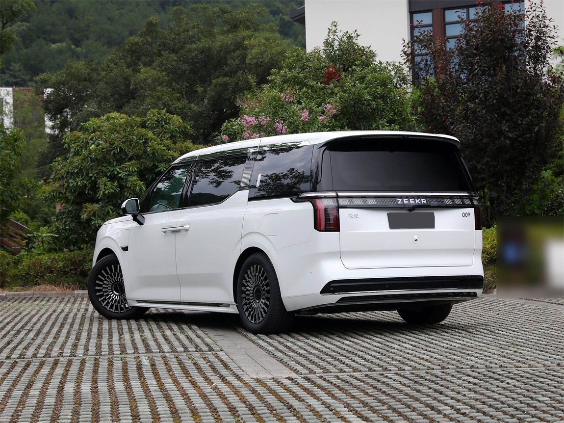 极氪009 2024款 七座过道版四驱 108kWh 20