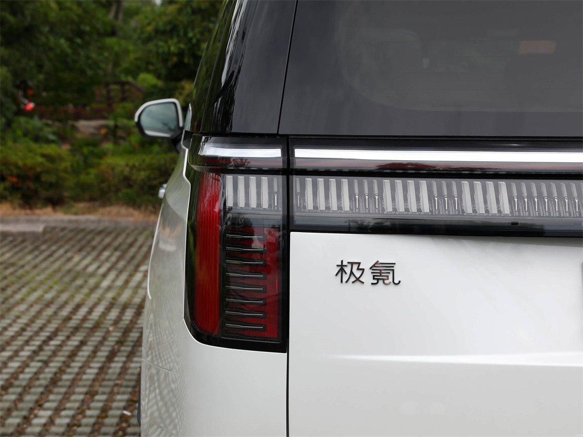 极氪009 2024款 七座过道版四驱 108kWh 21