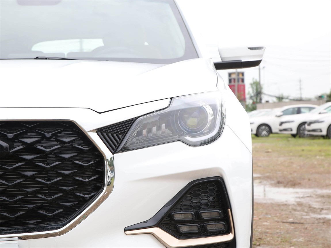 捷途X70 2024款 1.5T 手动荣耀版 5座 4