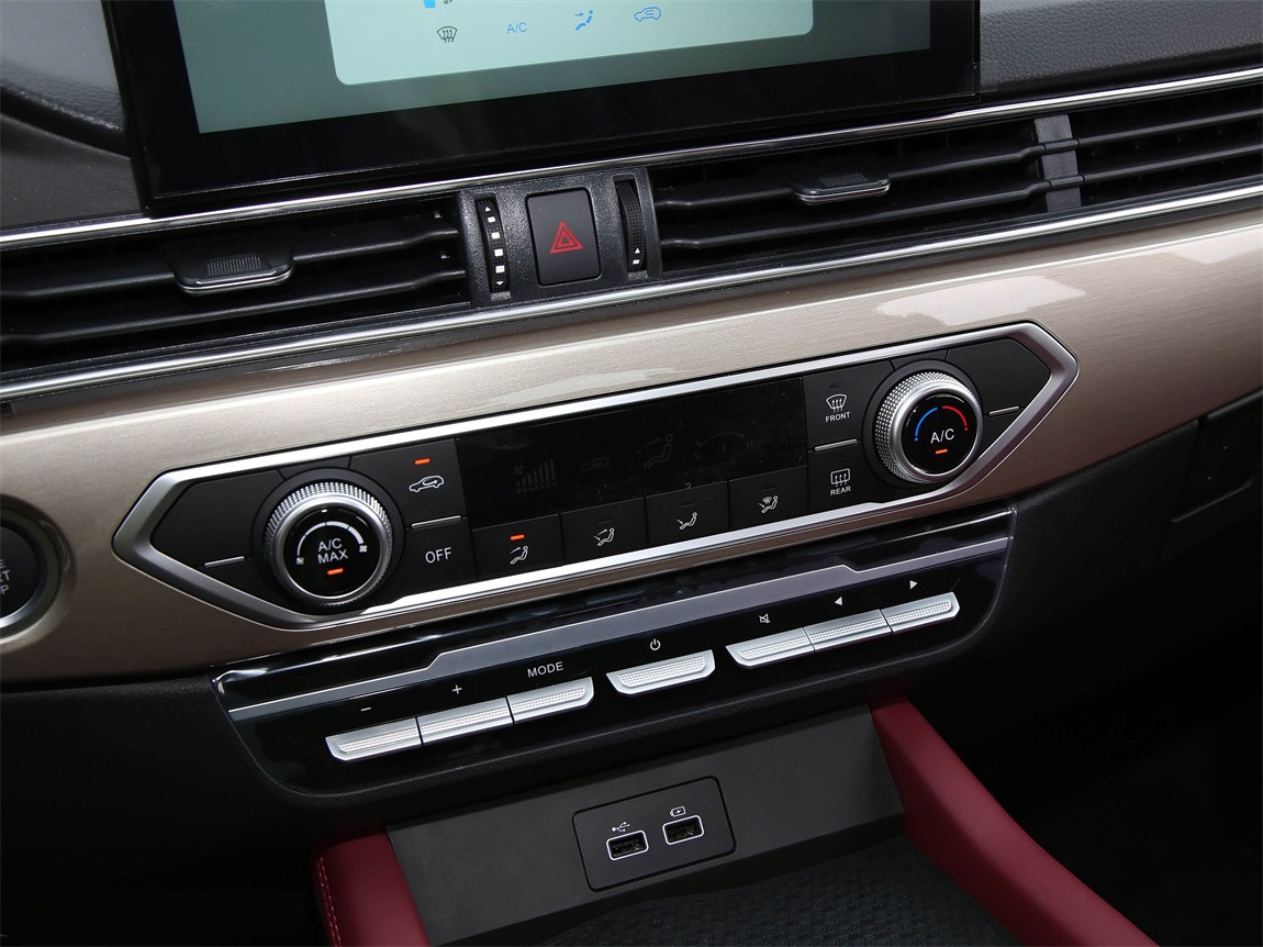 捷途X70 2024款 1.5T 手动荣耀版 5座 10