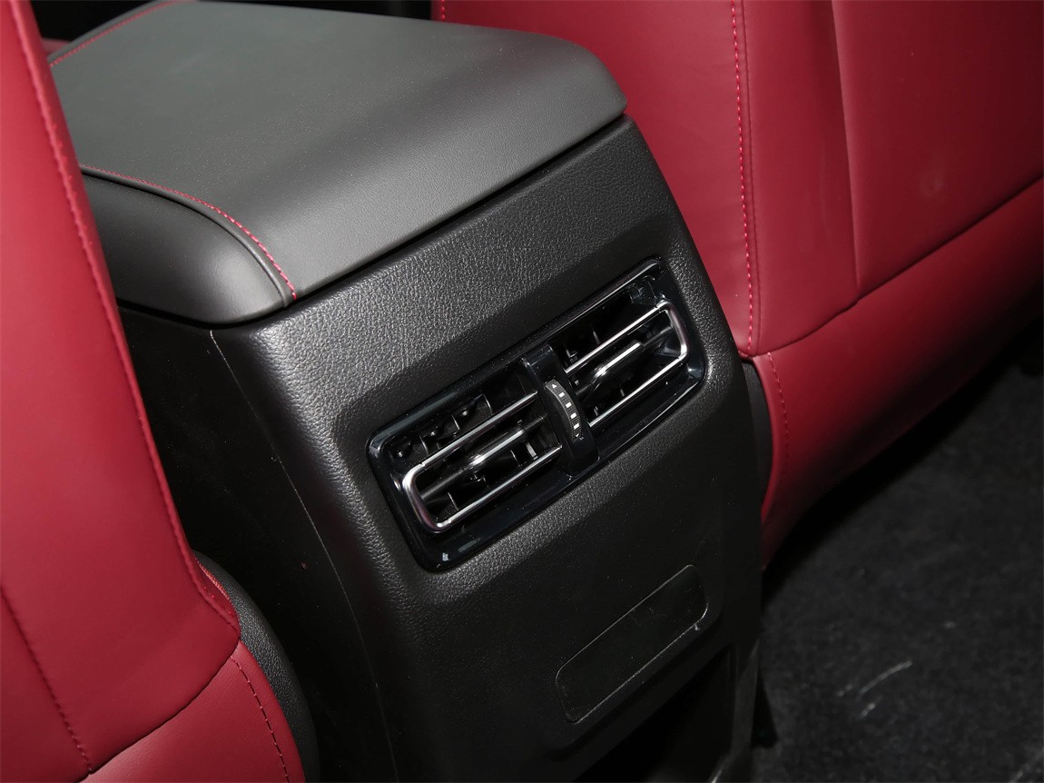 捷途X70 2024款 1.5T 手动荣耀版 5座 13
