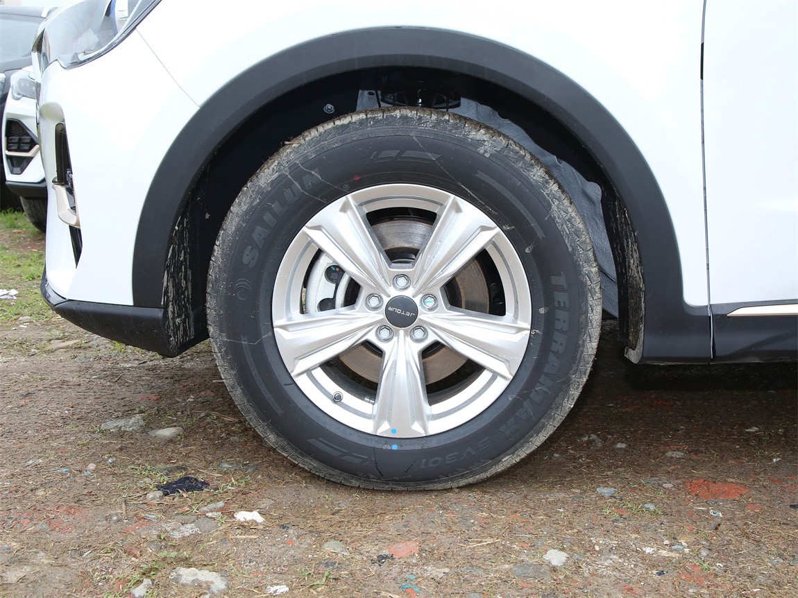 捷途X70 2024款 1.5T 手动荣耀版 5座 16