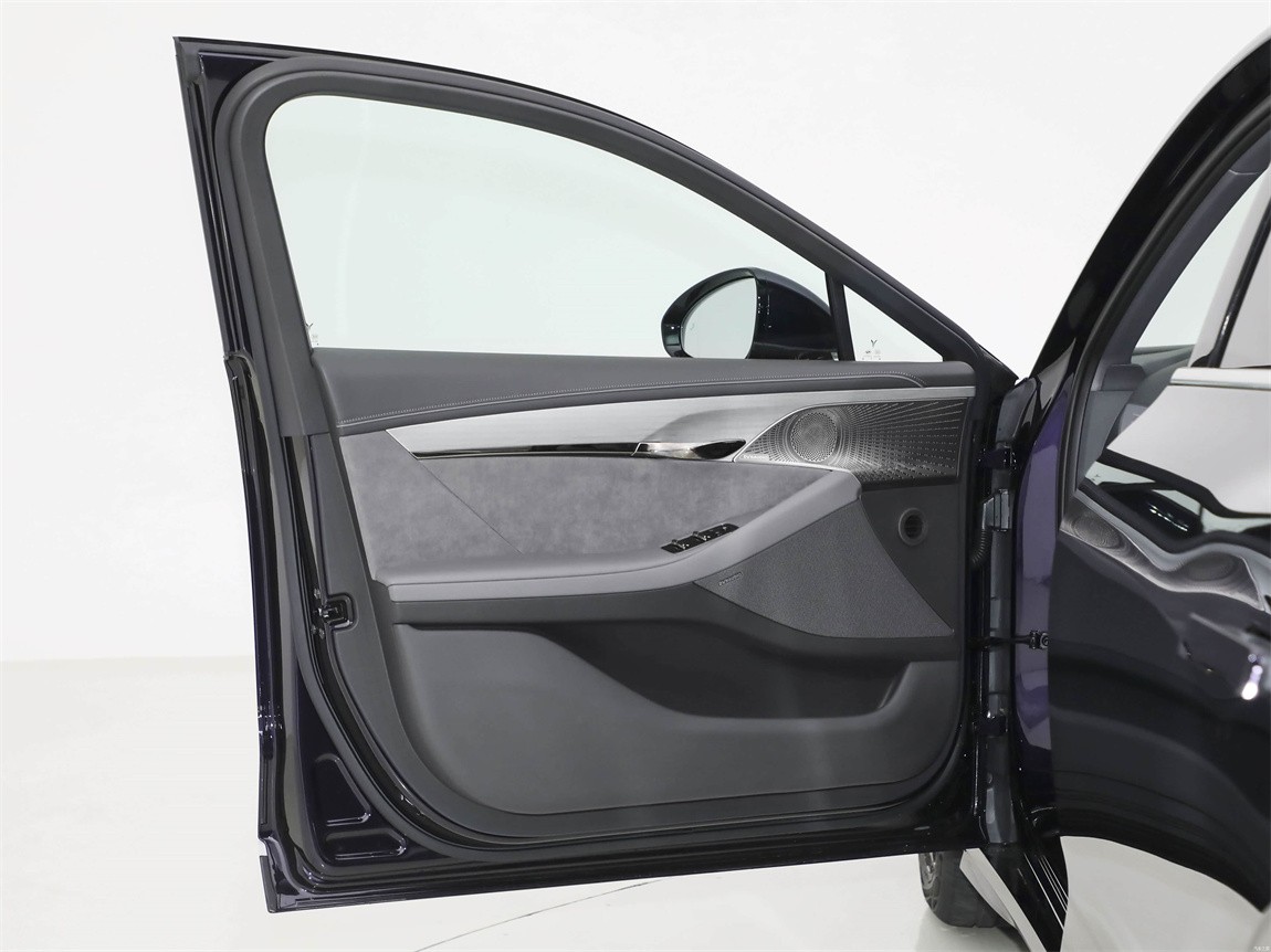 岚图追光 2024款 PHEV 四驱超长续航行政版 6