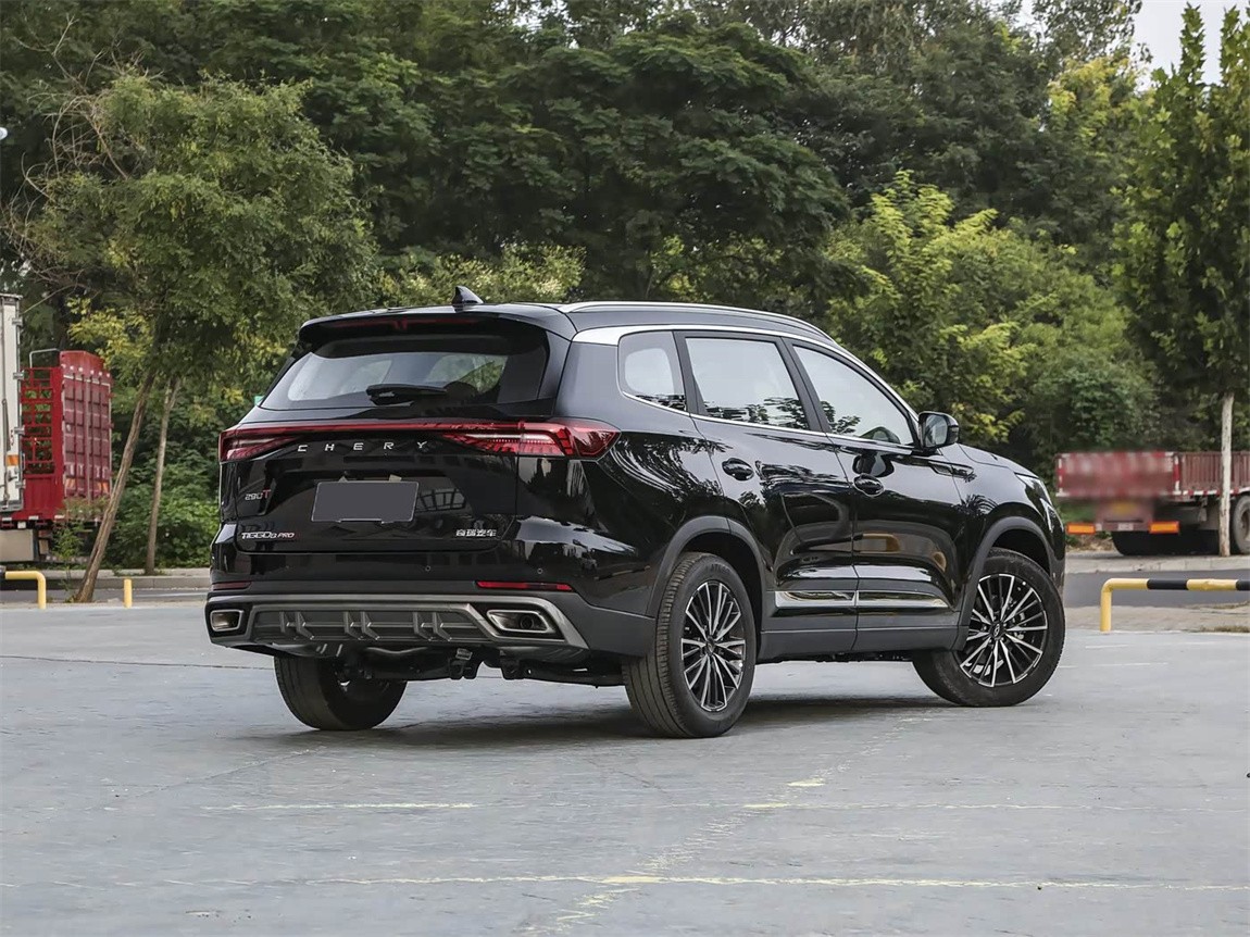 奇瑞 瑞虎8 PRO 2025款 290T 两驱尊贵版 18