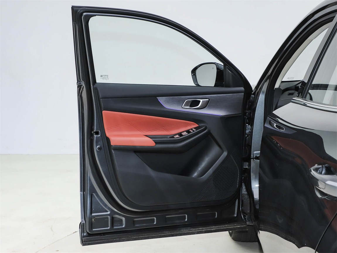 长安CS55PLUS 2025款 第三代 蓝鲸 1.5T 500Bar尊贵型 7