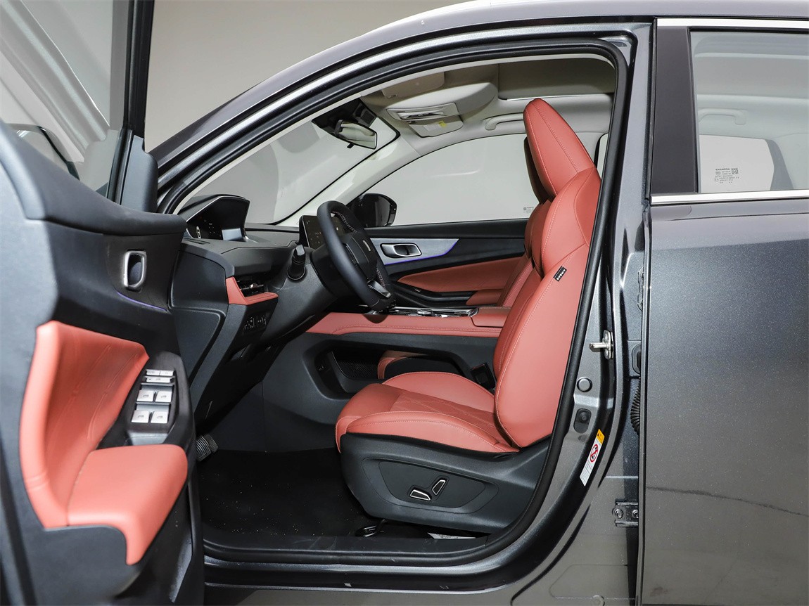 长安CS55PLUS 2025款 第三代 蓝鲸 1.5T 500Bar尊贵型 12