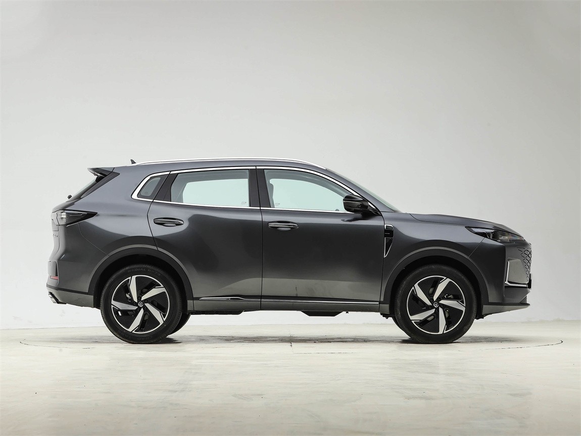 长安CS55PLUS 2025款 第三代 蓝鲸 1.5T 500Bar尊贵型 15