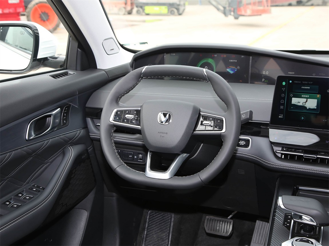 长安UNI-K 2024款 2.0T 两驱全球行版 7