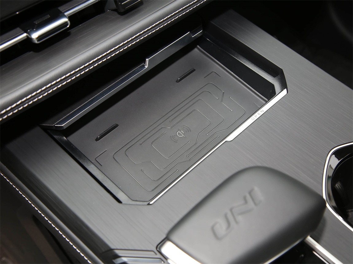 长安UNI-K 2024款 2.0T 两驱全球行版 10