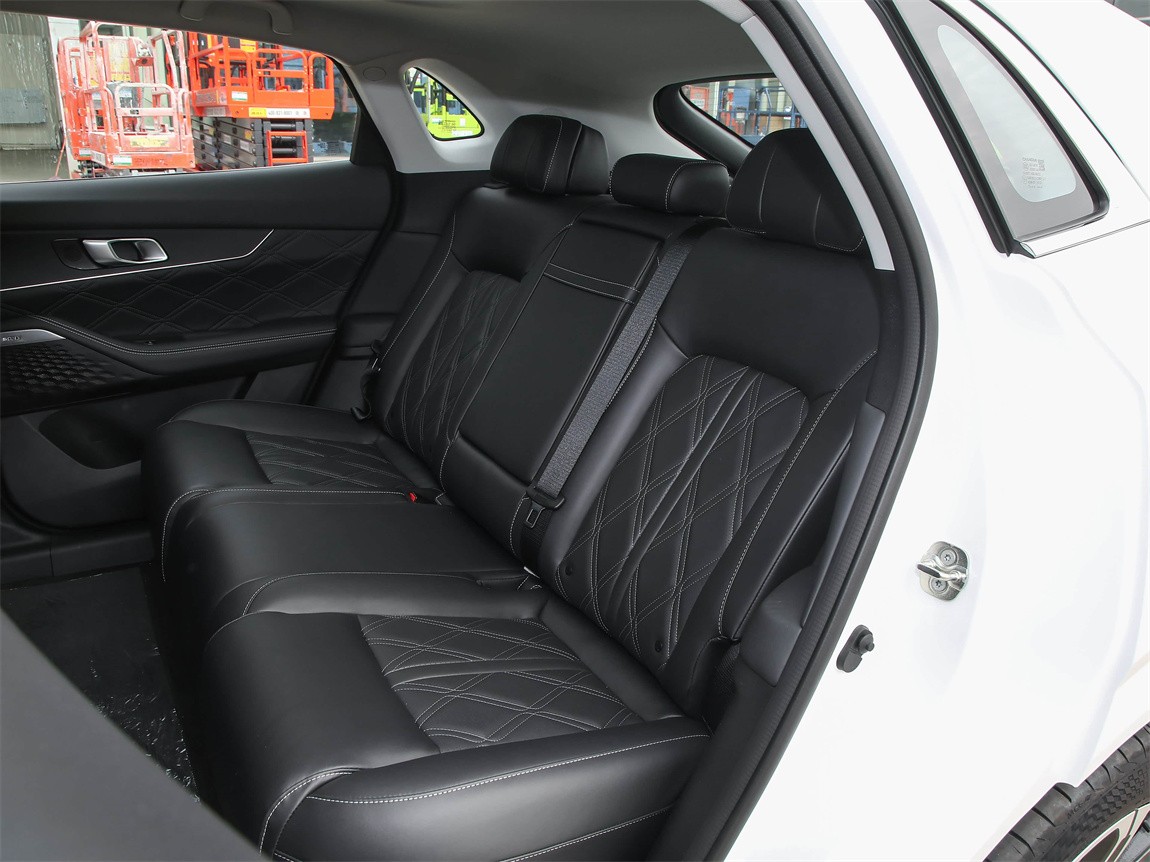 长安UNI-K 2024款 2.0T 两驱全球行版 11