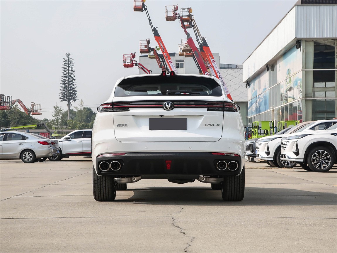 长安UNI-K 2024款 2.0T 两驱全球行版 18