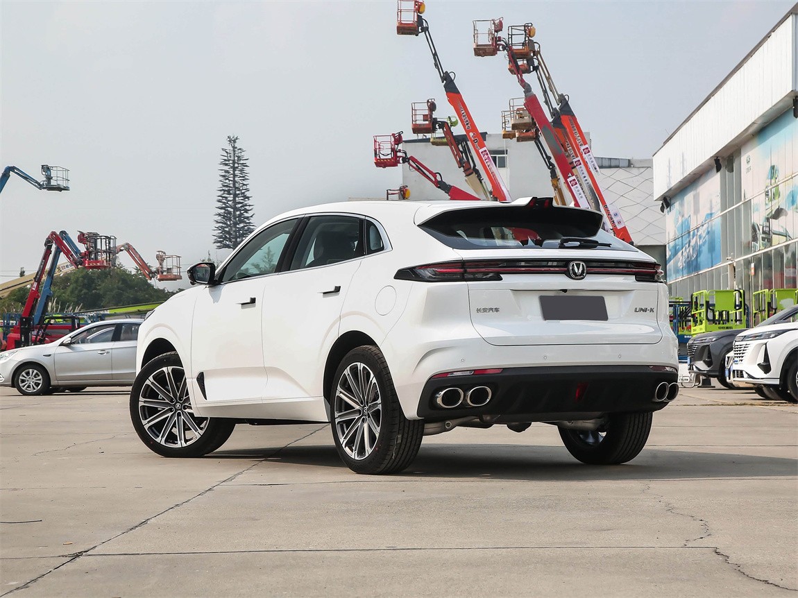 长安UNI-K 2024款 2.0T 两驱全球行版 19