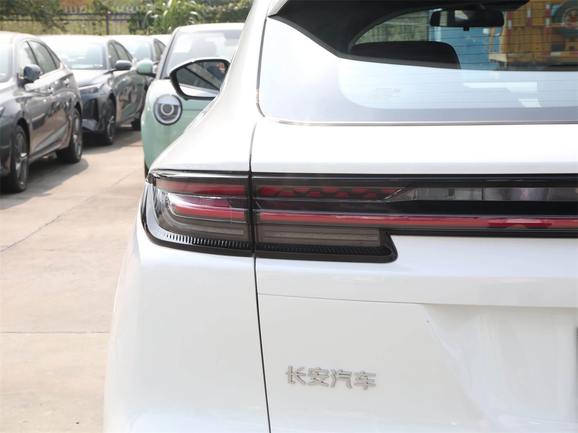长安UNI-K 2024款 2.0T 两驱全球行版 21