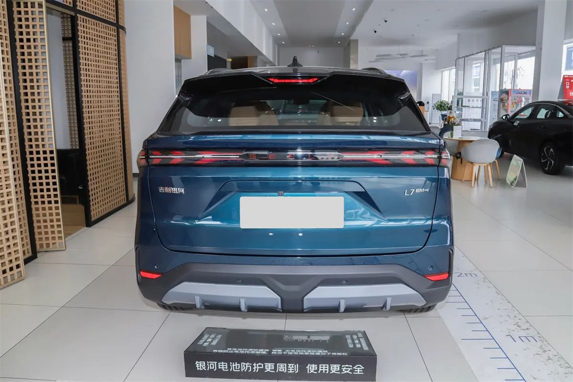 吉利银河 银河L7 2025款 EM-i 115km 探索+版 7