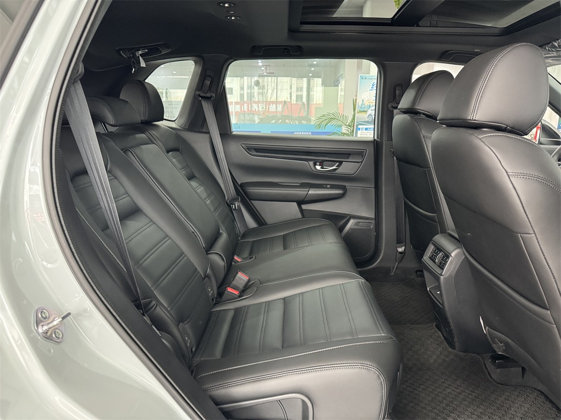 本田CR-V 2026款 全球30年荣耀款 2.0L e:HEV 两驱智逸版 7