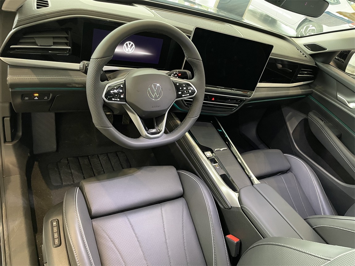 大众 帕萨特 2026款 Pro 380TSI 龙运版 4