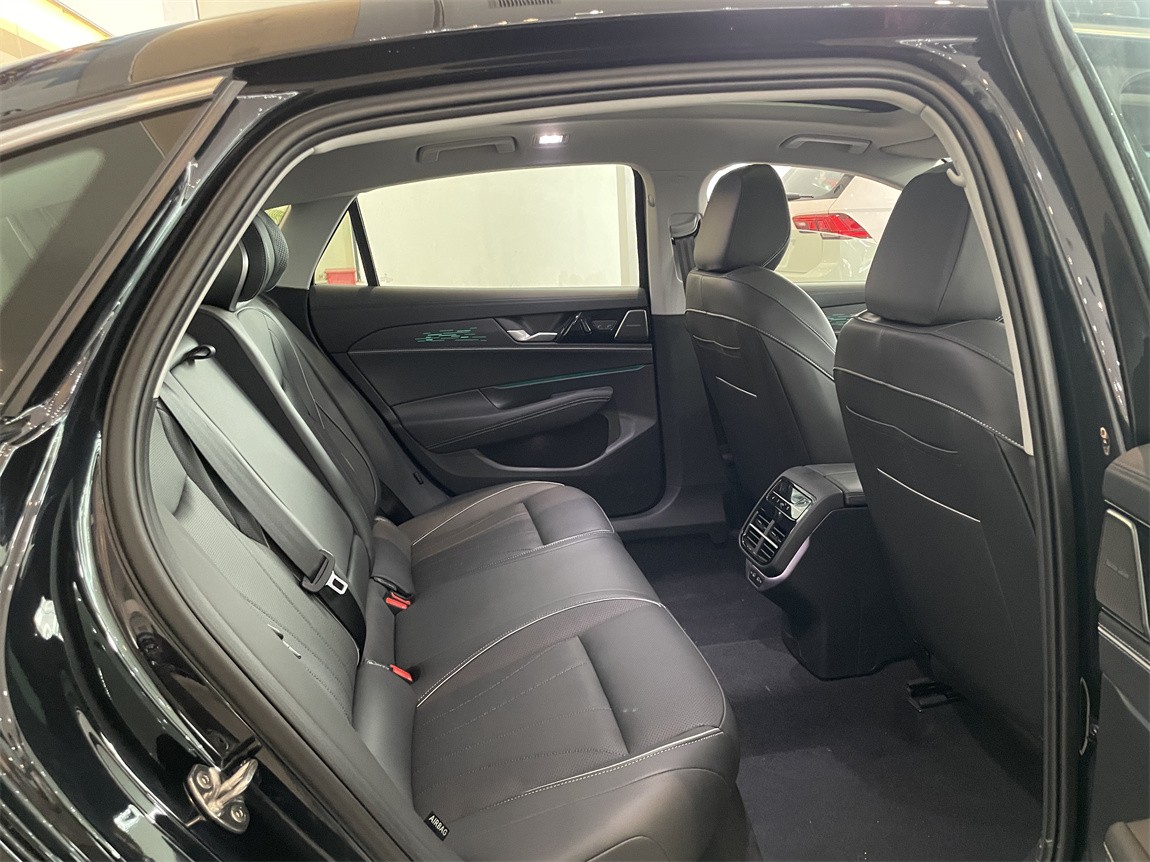 大众 帕萨特 2026款 Pro 380TSI 龙运版 8