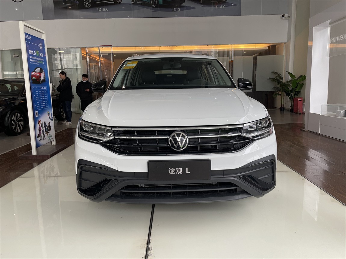 大众 途观L 2025款 出众款 300TSI 自动两驱龙腾版 2
