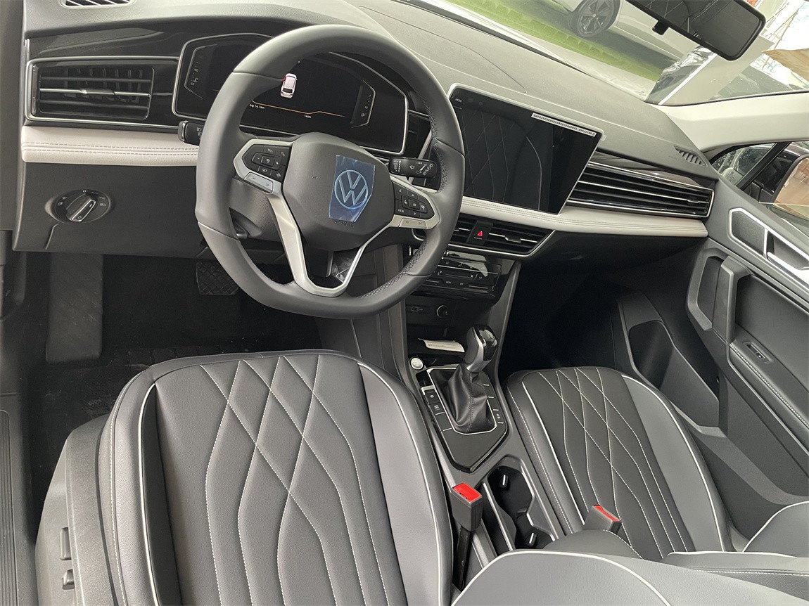 大众 途观L 2025款 出众款 300TSI 自动两驱龙腾版 5