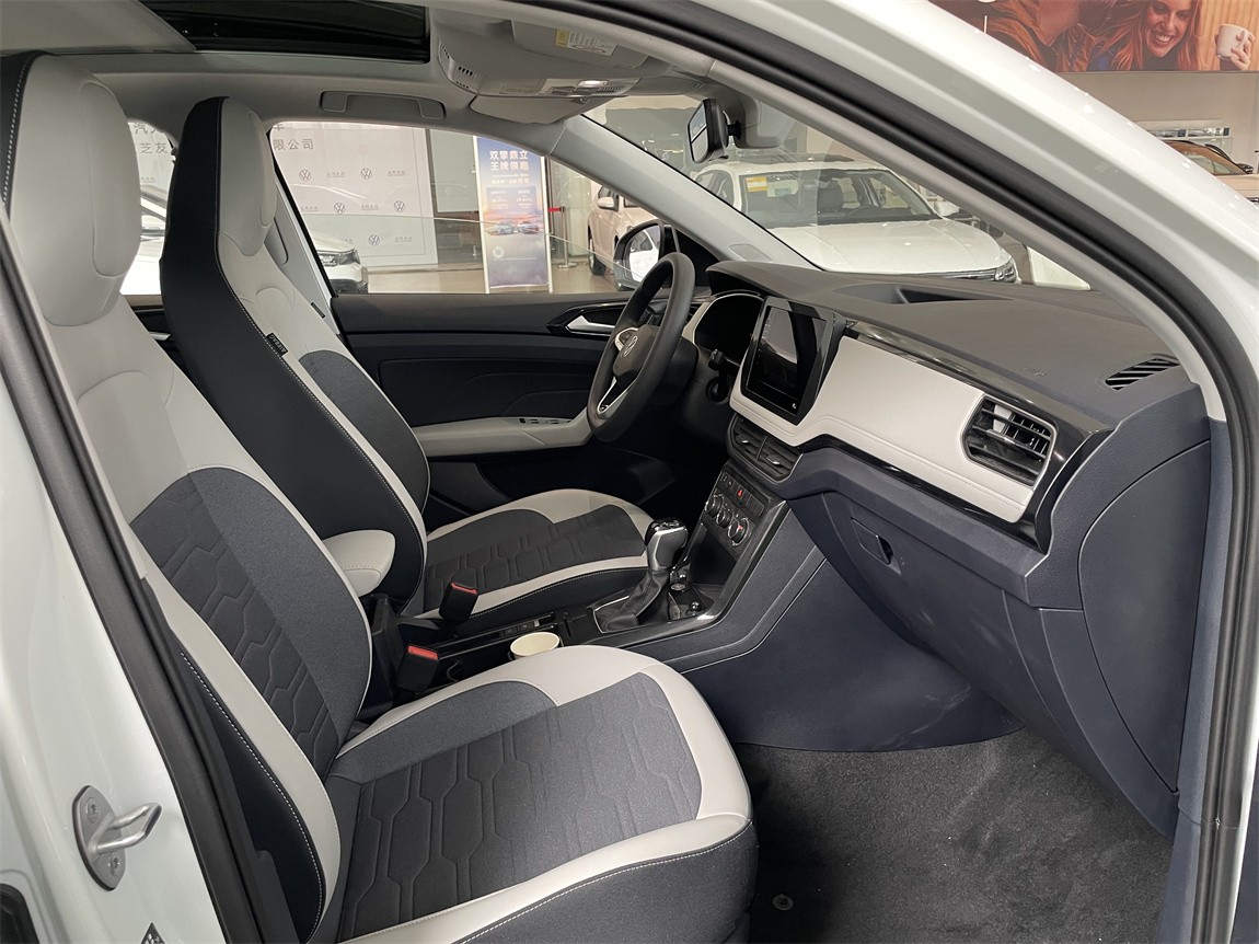 大众 途岳 2026款 新锐 300TSI 锐意版 9