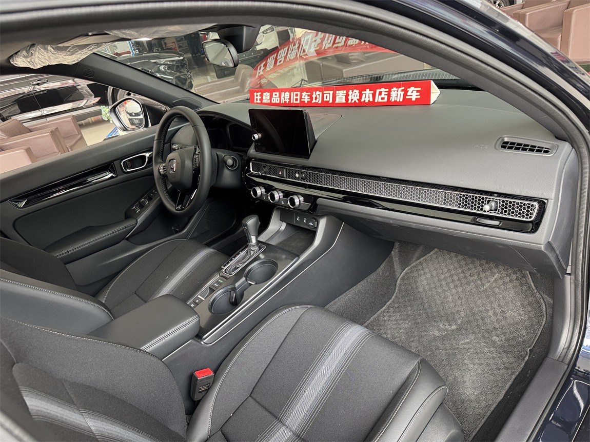 本田 思域 2025款 240TURBO CVT 智趣Pro 3