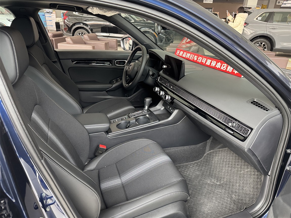 本田 思域 2025款 240TURBO CVT 智趣Pro 4