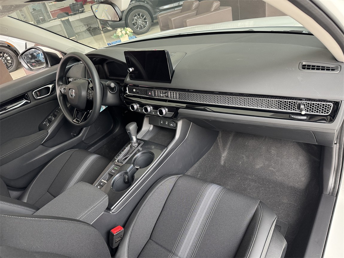 本田 思域 2025款 240TURBO CVT 智趣Plus 7